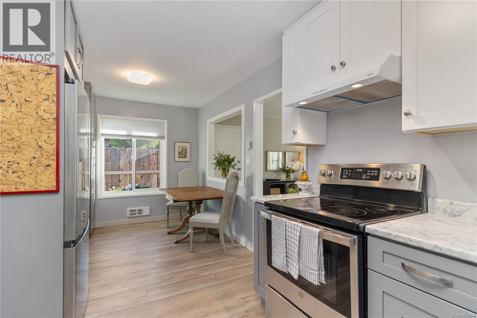 2 2034 Weiler Avenue, Sidney