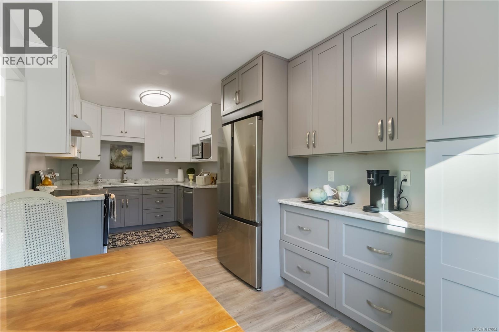 2 2034 Weiler Avenue, Sidney