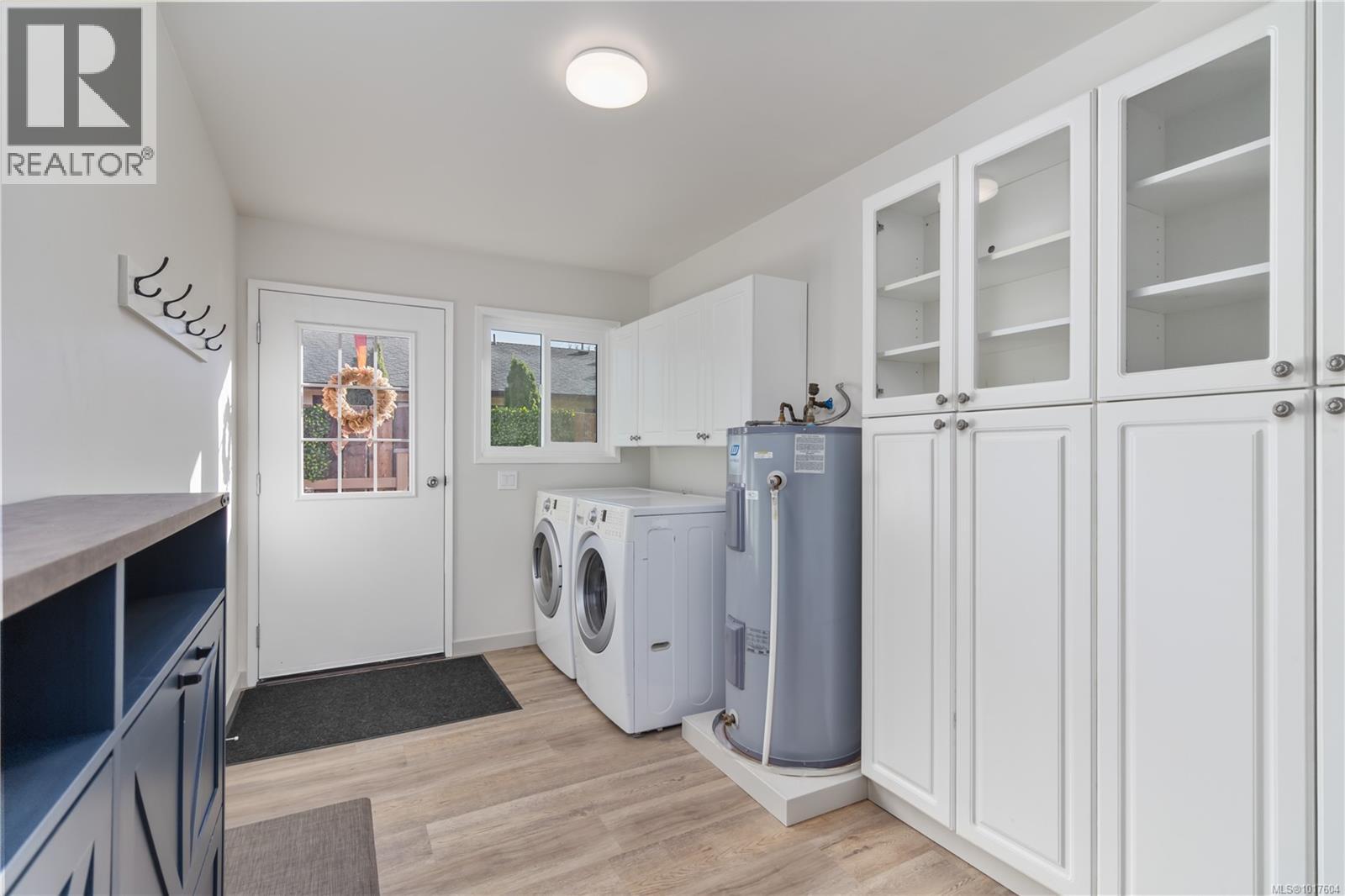 2 2034 Weiler Avenue, Sidney