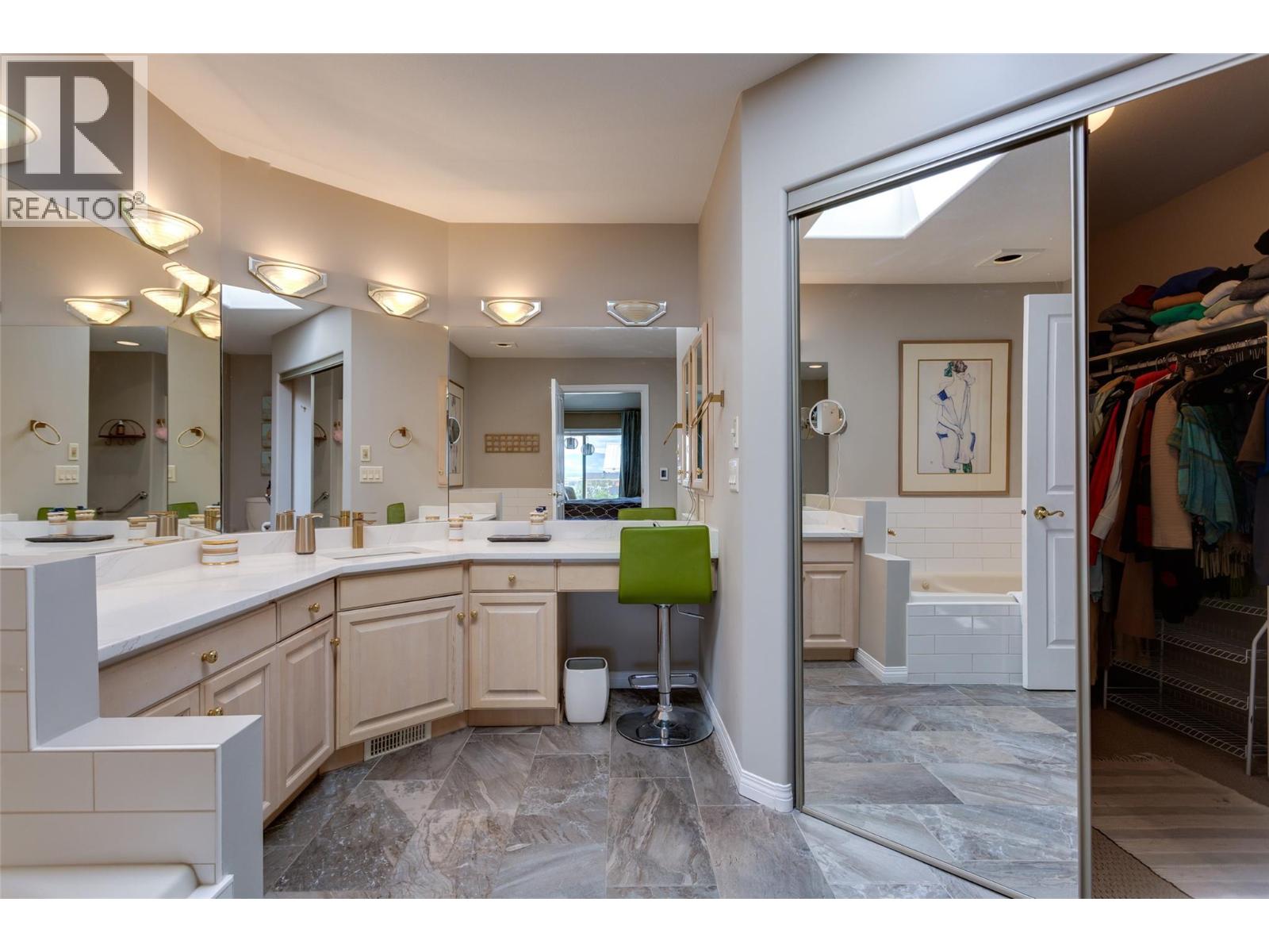 221 4074 Gellatly Road, West Kelowna