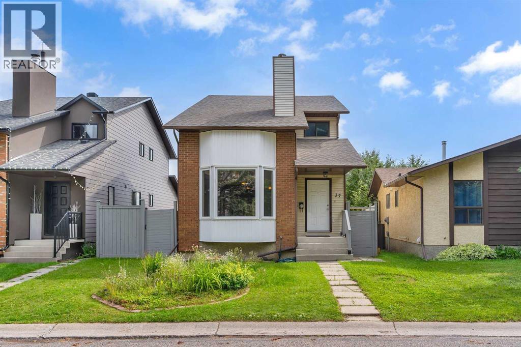 Single Family House for Sale in  Edgeford Way NW Edgemont Calgary 