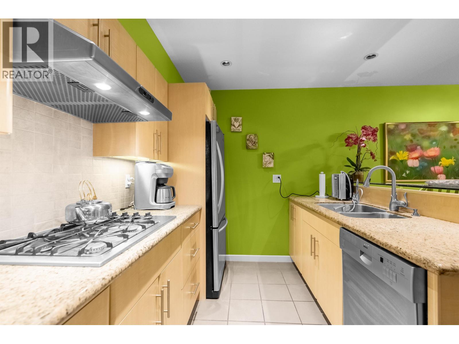 104 3750 EDGEMONT BOULEVARD, North Vancouver