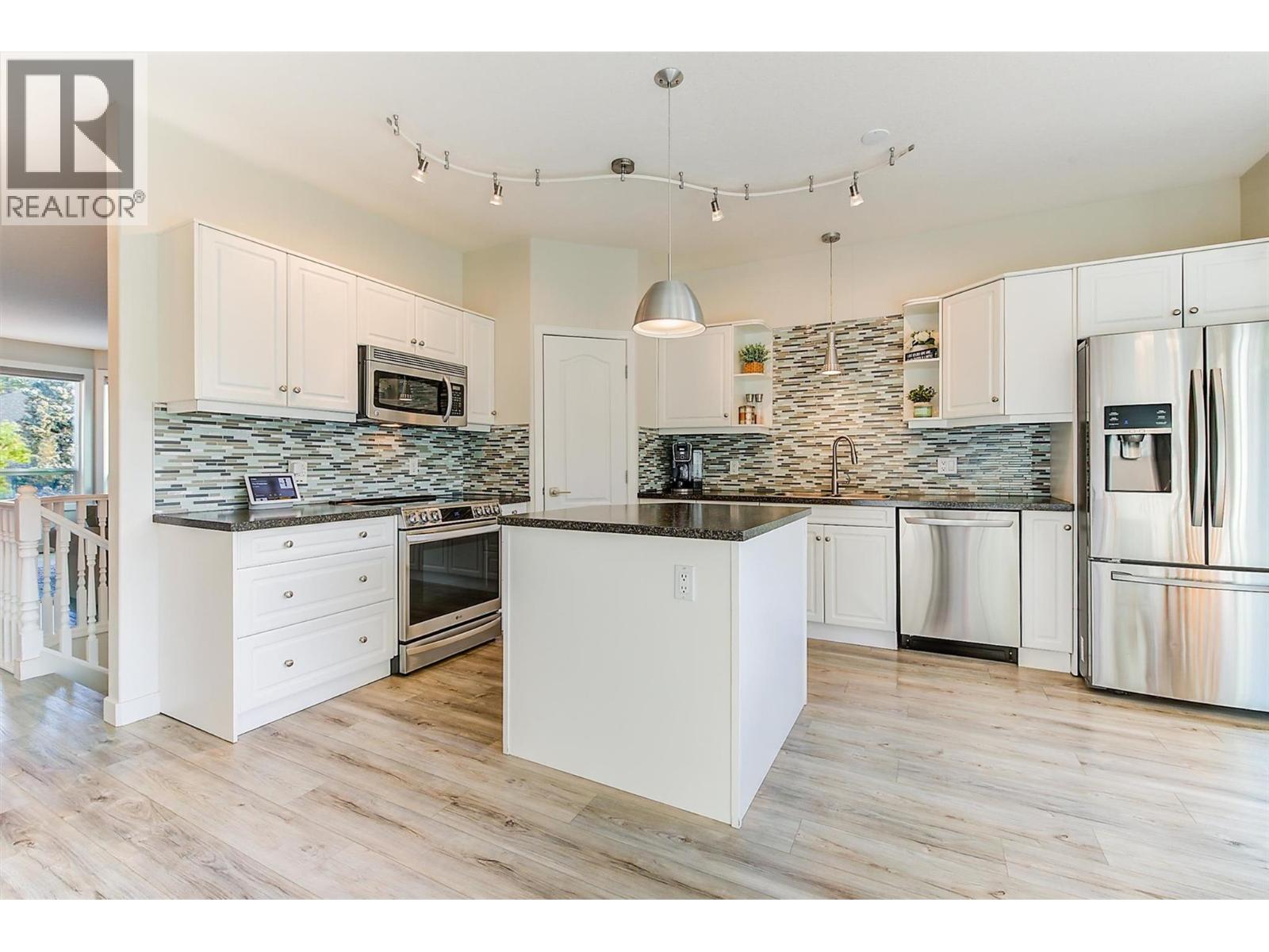  2083 Rosefield Drive, West Kelowna