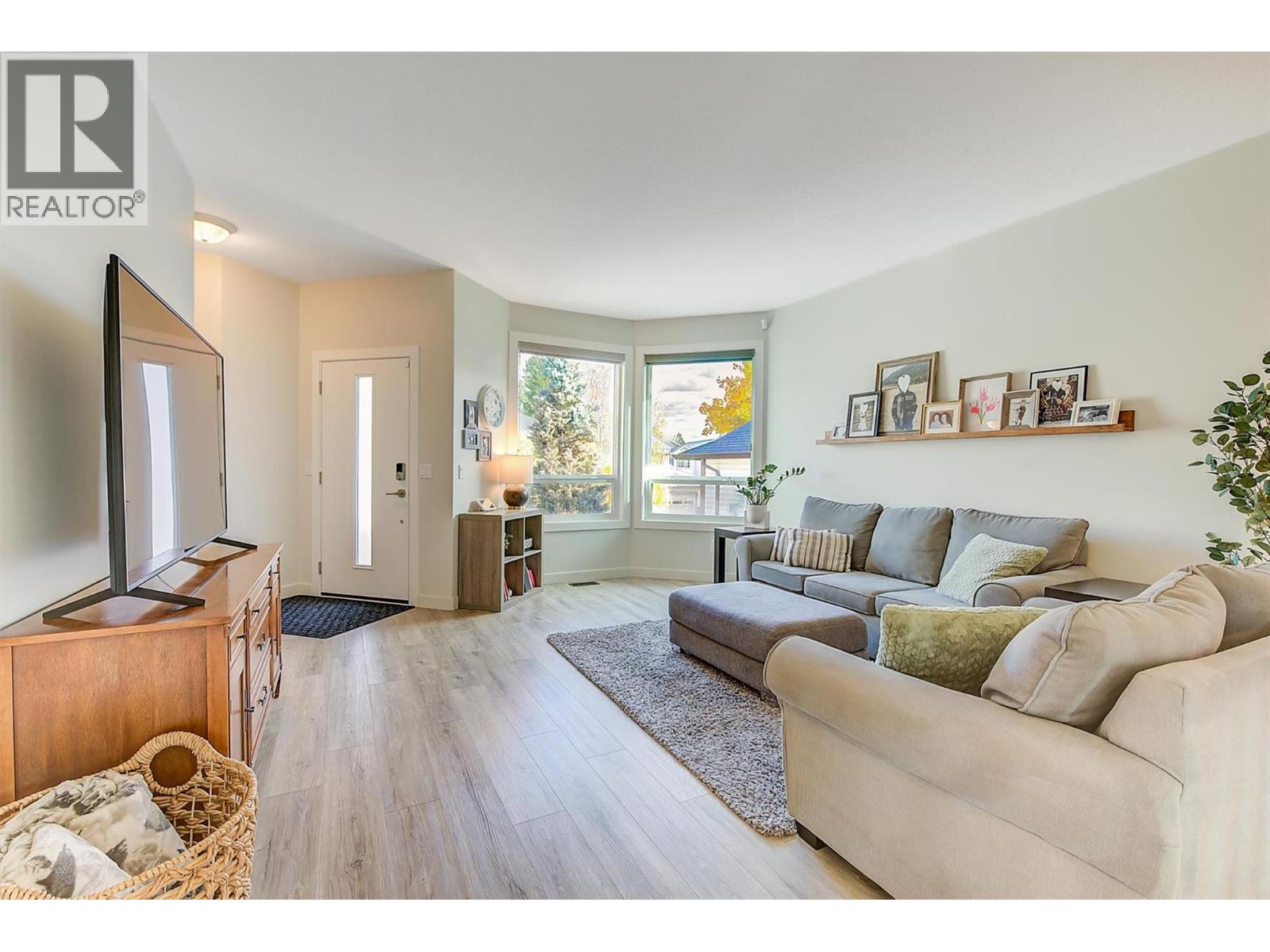  2083 Rosefield Drive, West Kelowna