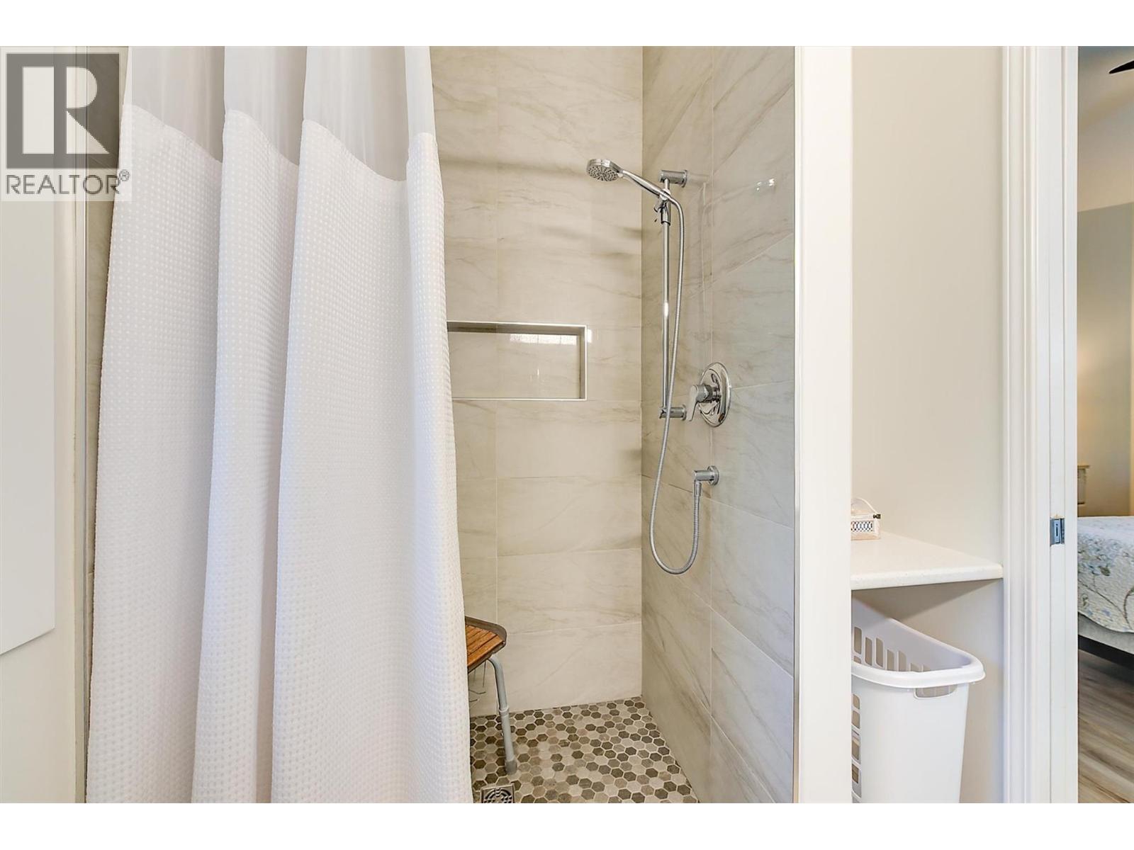  2083 Rosefield Drive, West Kelowna