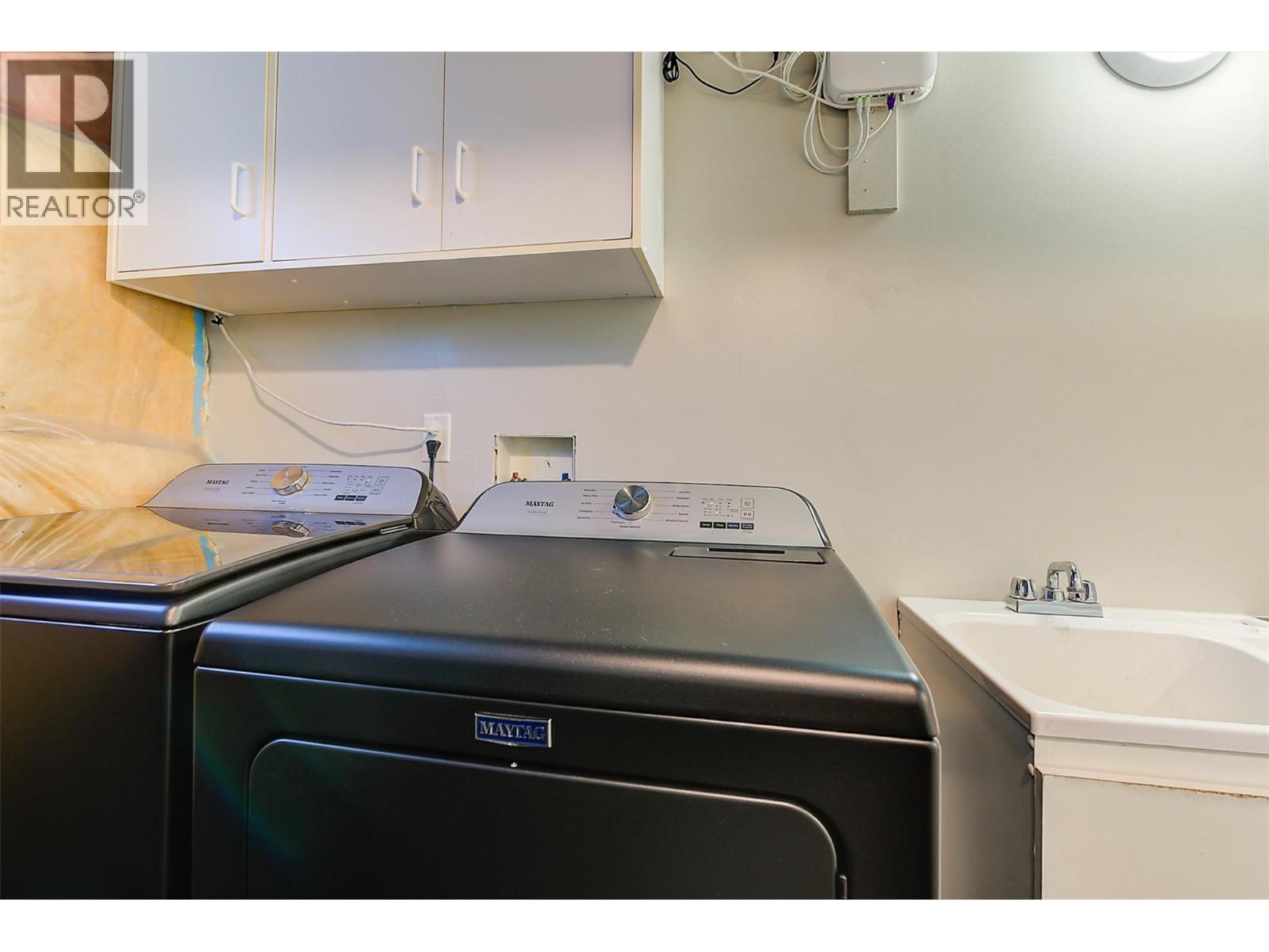  2083 Rosefield Drive, West Kelowna