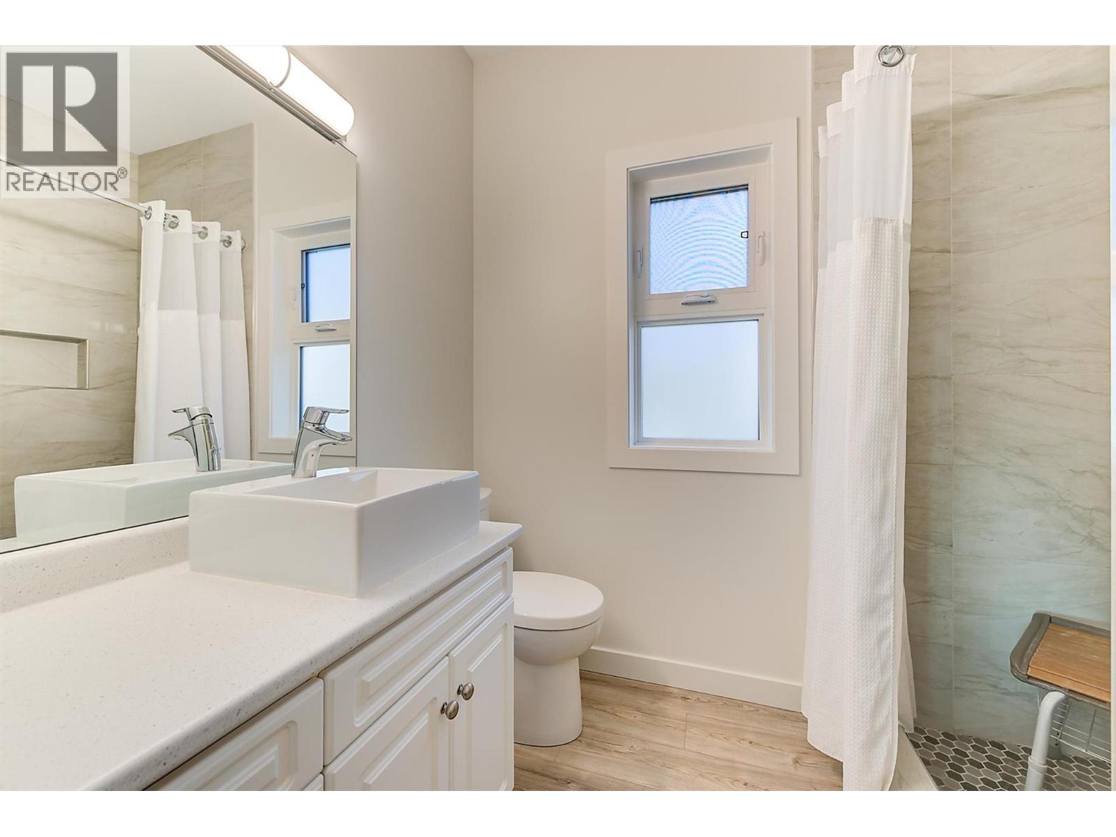  2083 Rosefield Drive, West Kelowna