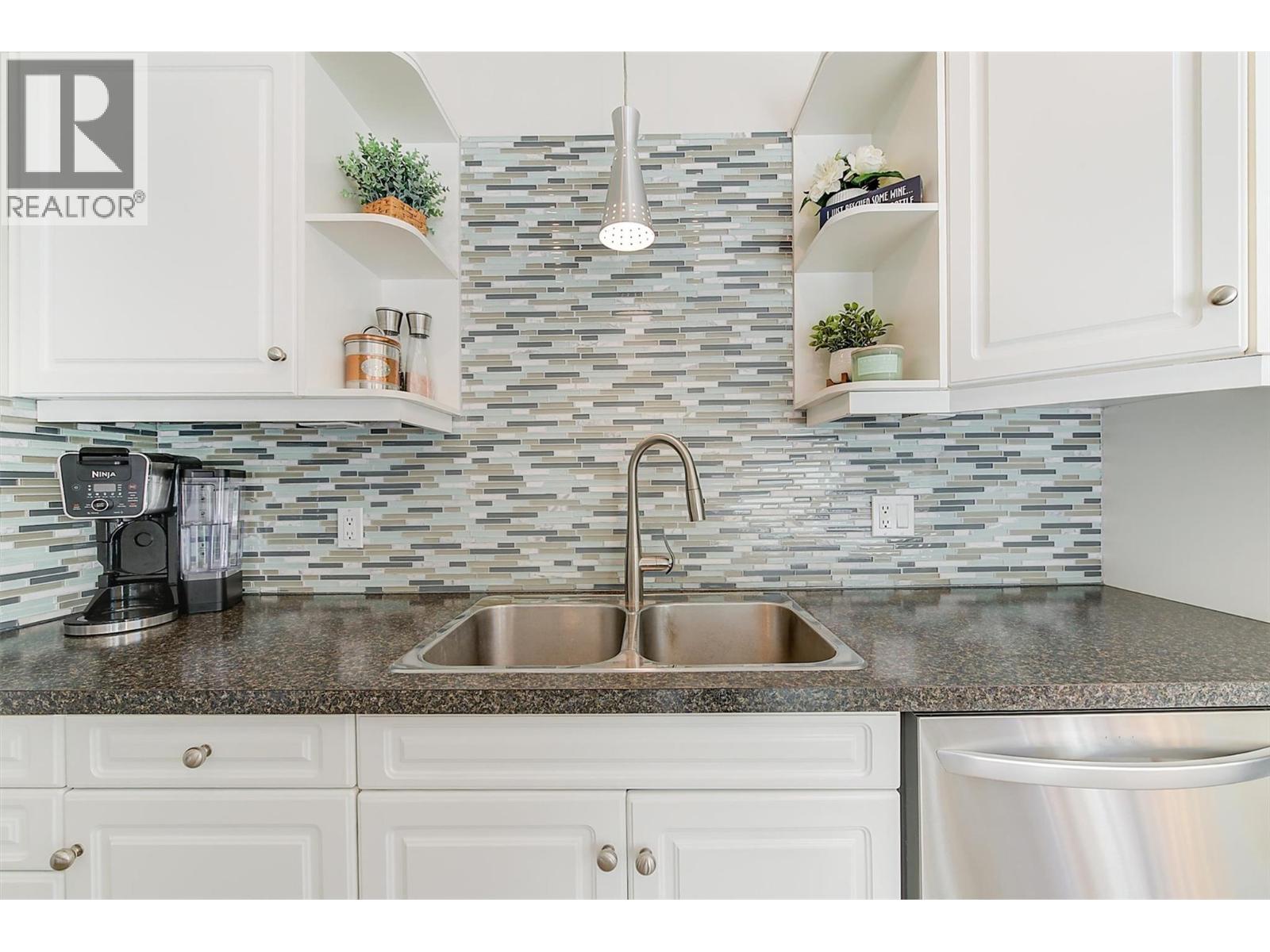  2083 Rosefield Drive, West Kelowna