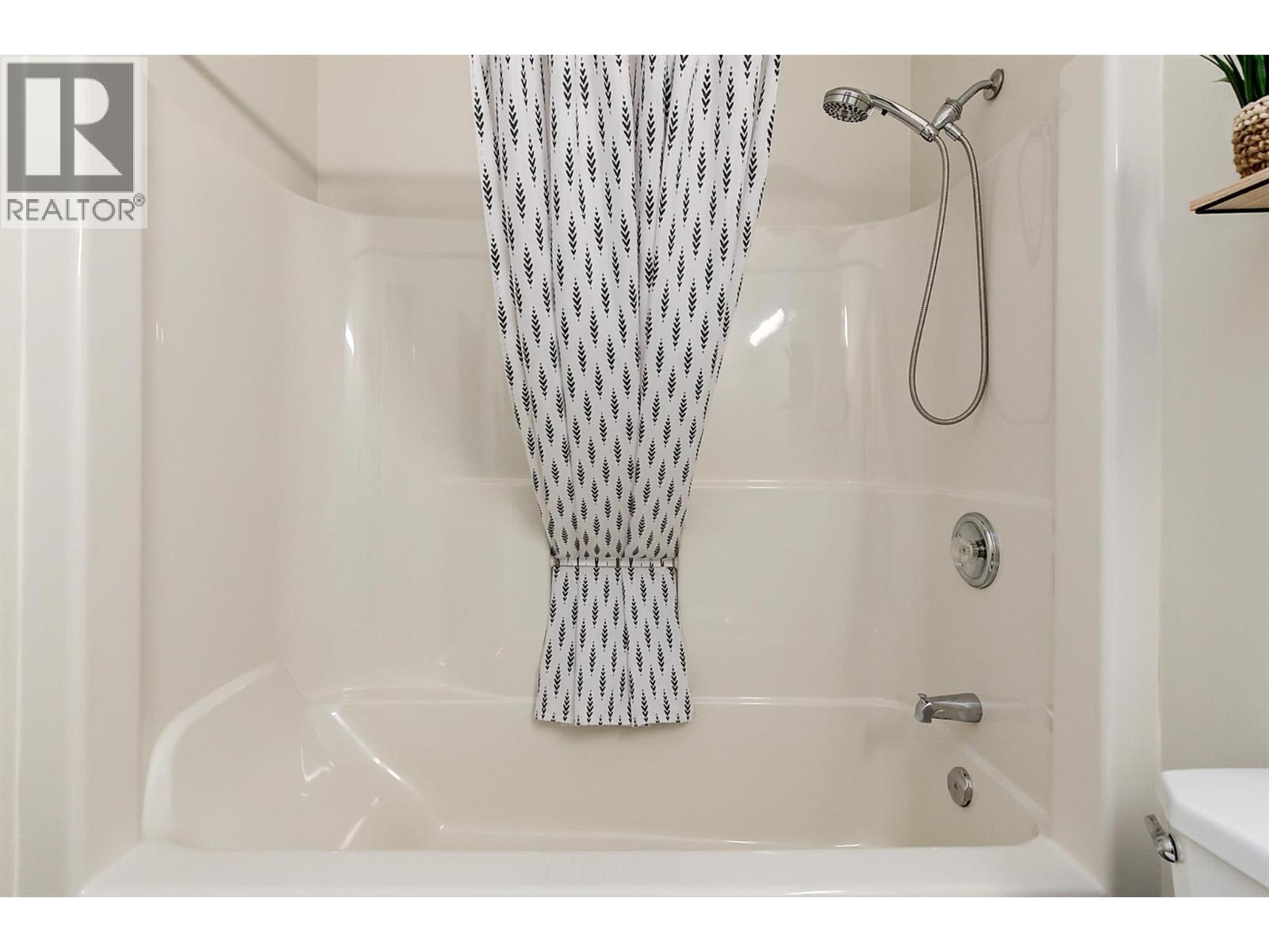  2083 Rosefield Drive, West Kelowna