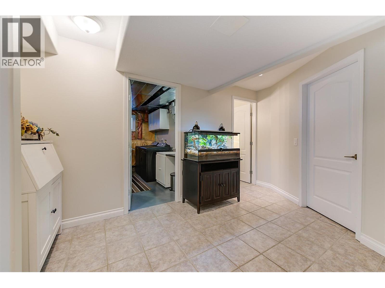  2083 Rosefield Drive, West Kelowna