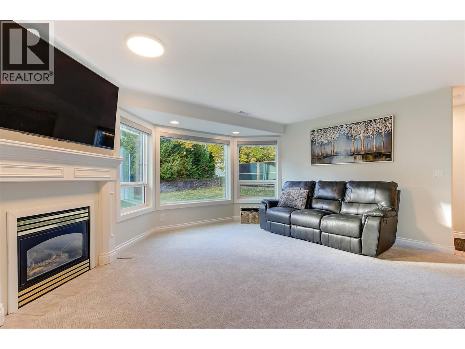  2083 Rosefield Drive, West Kelowna