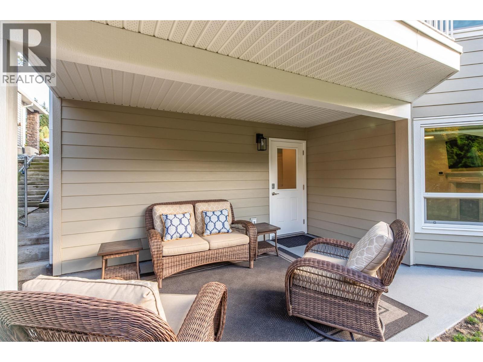  2083 Rosefield Drive, West Kelowna