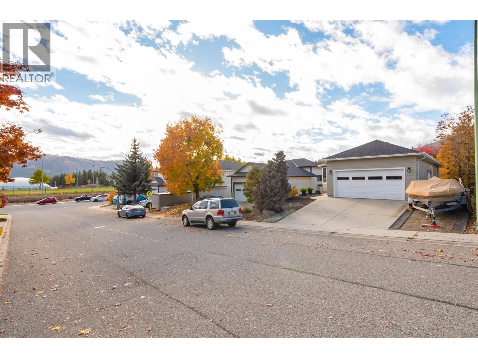  2083 Rosefield Drive, West Kelowna