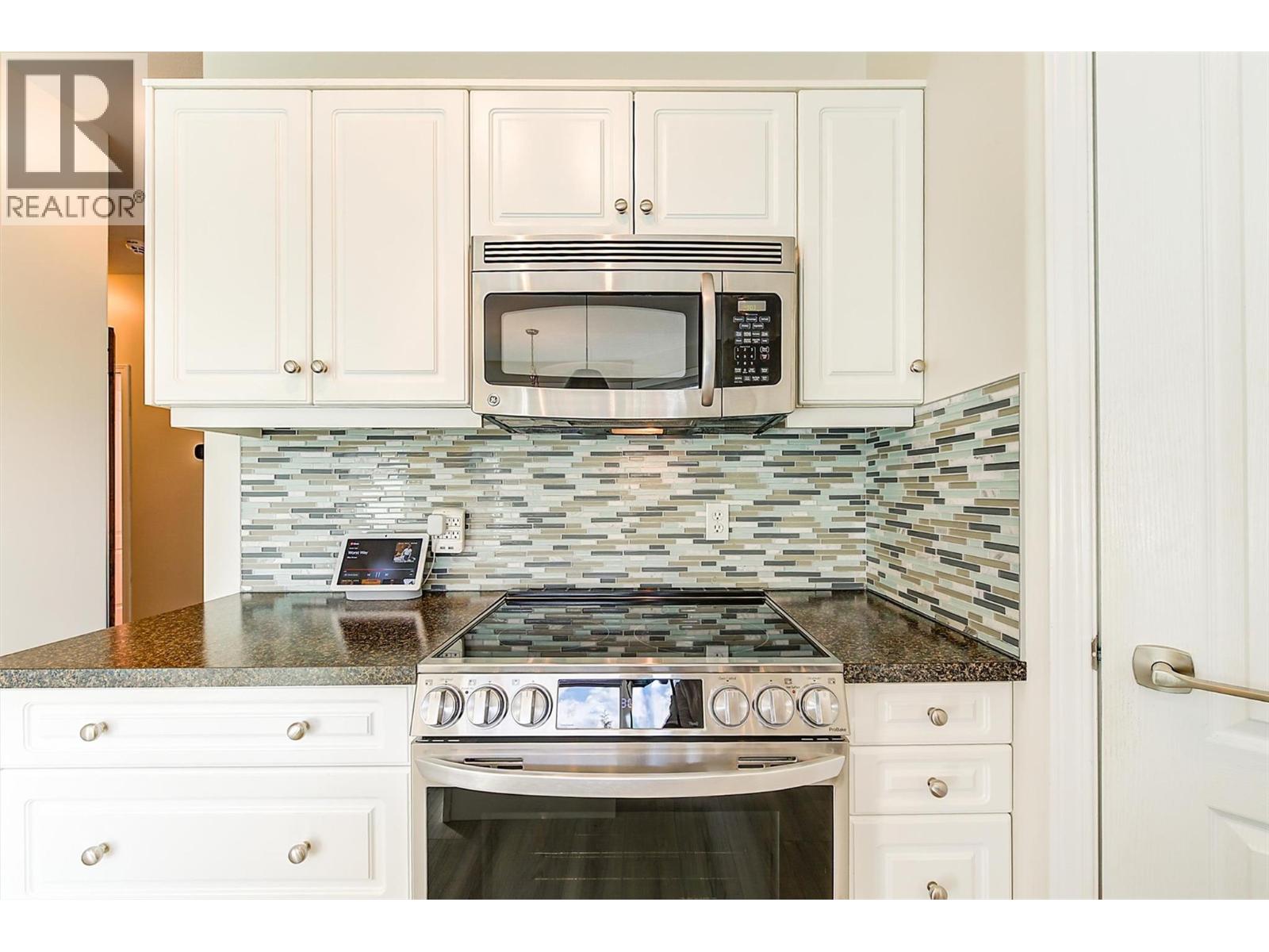  2083 Rosefield Drive, West Kelowna