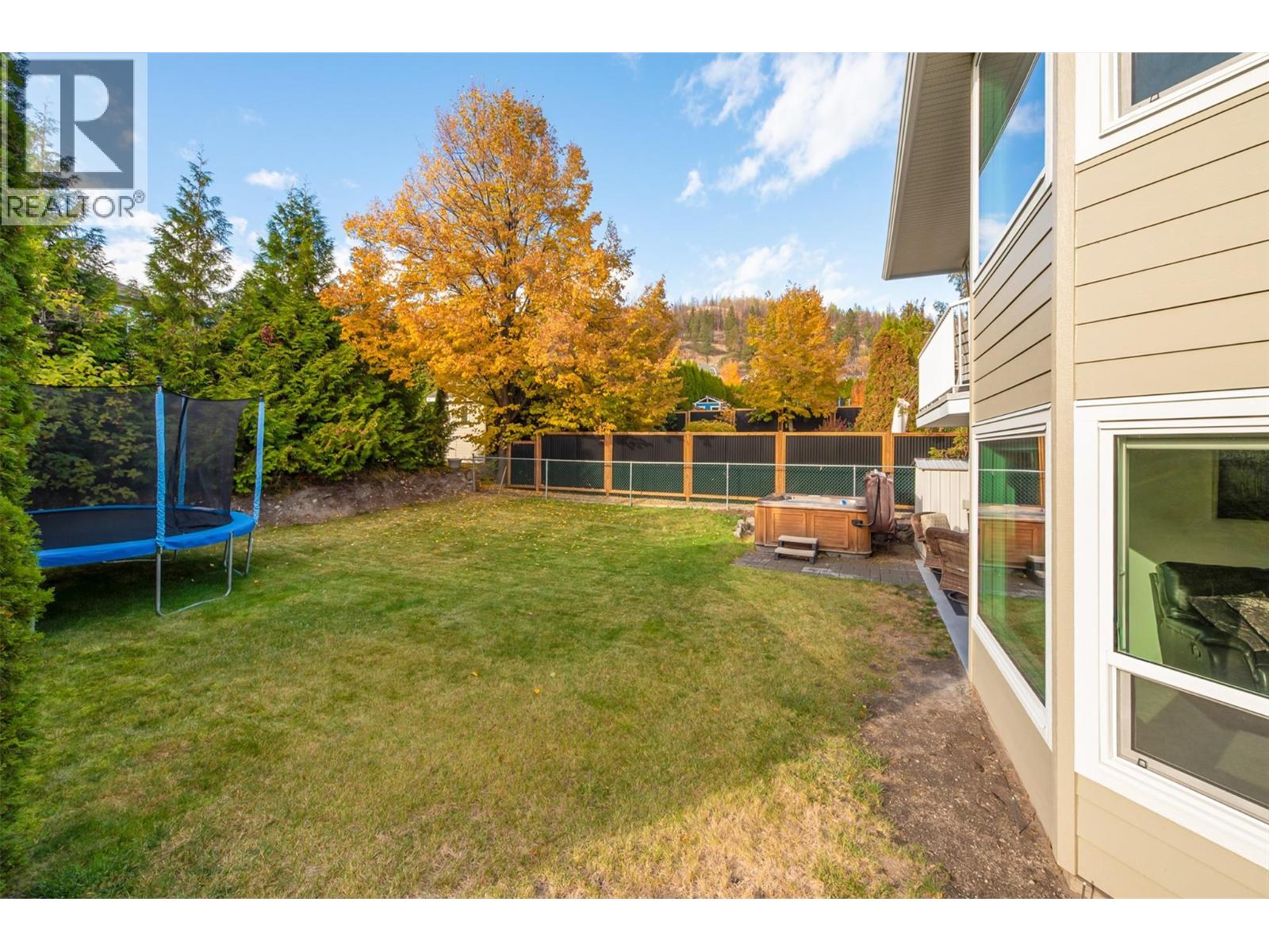  2083 Rosefield Drive, West Kelowna