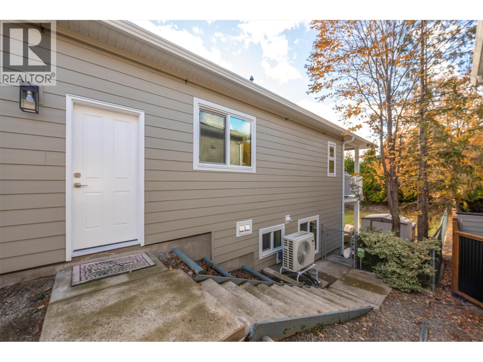  2083 Rosefield Drive, West Kelowna