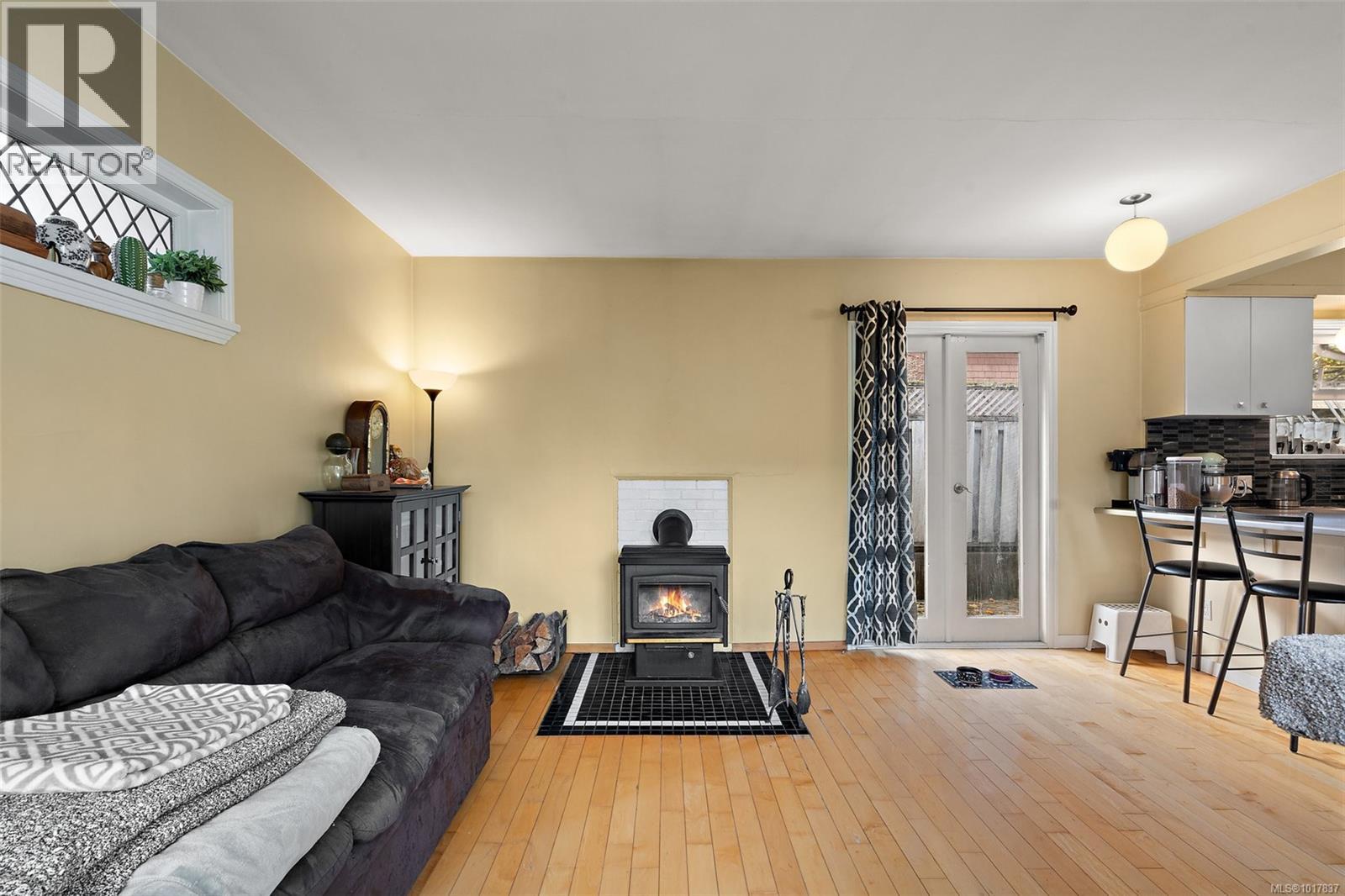  943 Selkirk Avenue, Esquimalt