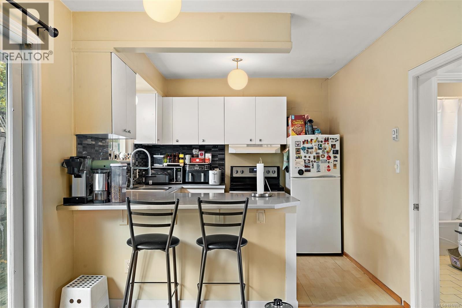  943 Selkirk Avenue, Esquimalt