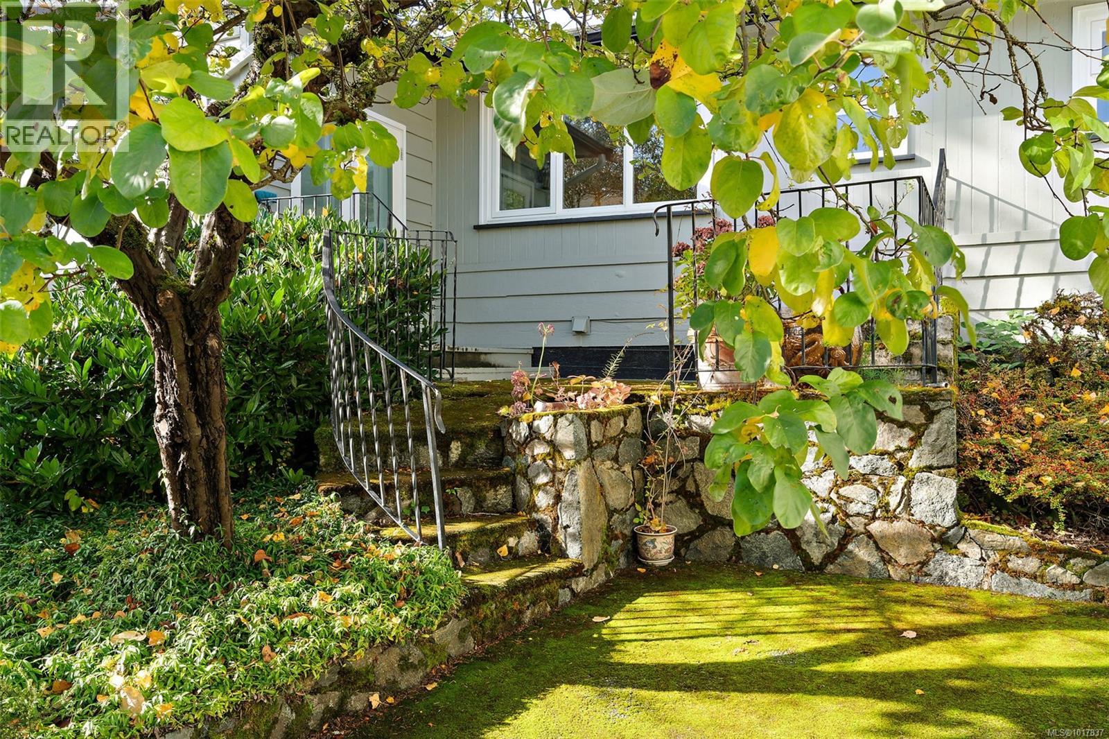  943 Selkirk Avenue, Esquimalt