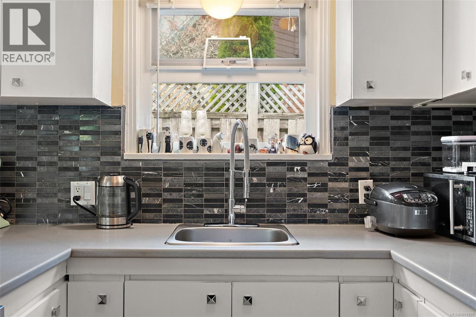  943 Selkirk Avenue, Esquimalt