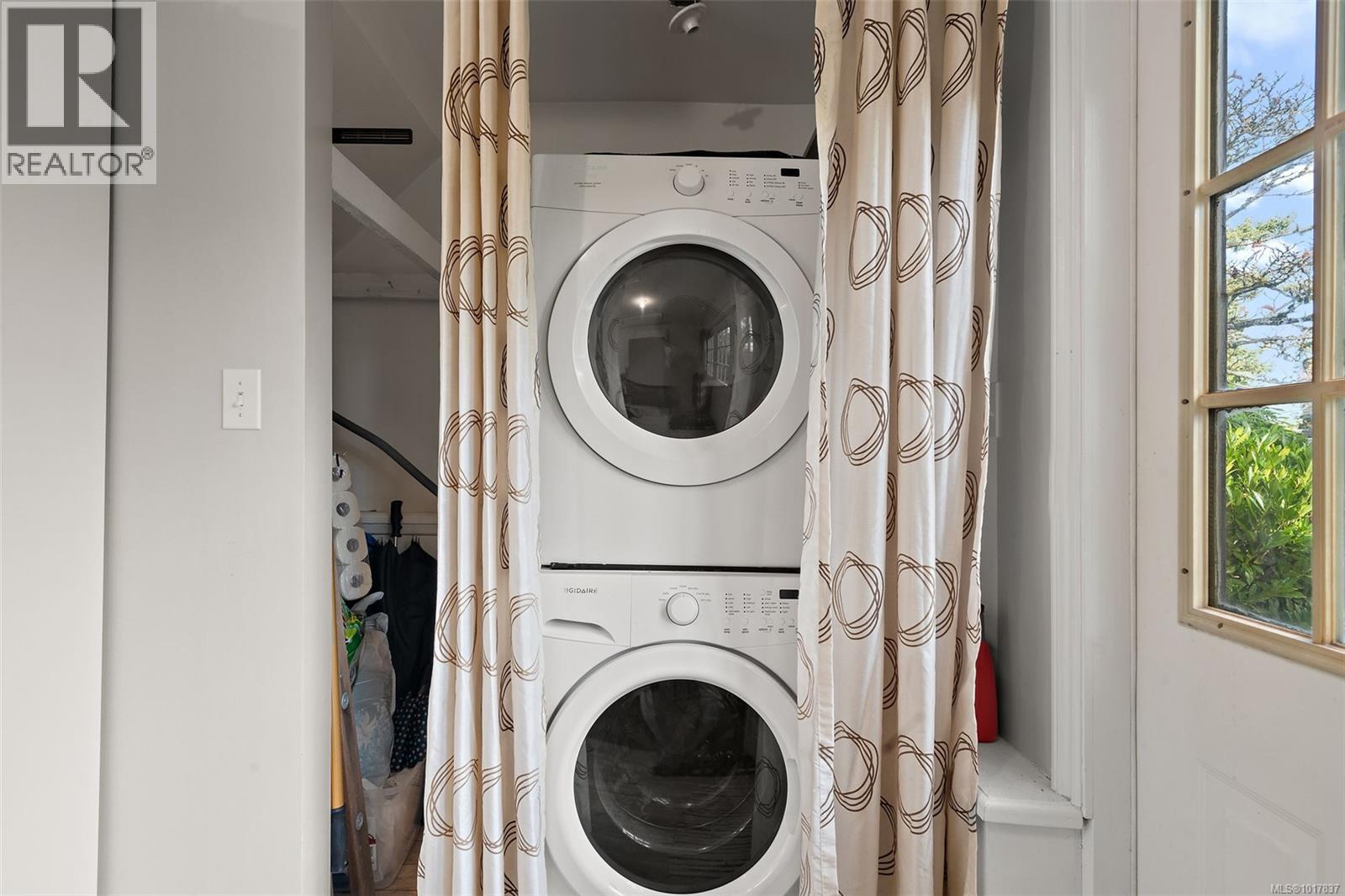  943 Selkirk Avenue, Esquimalt