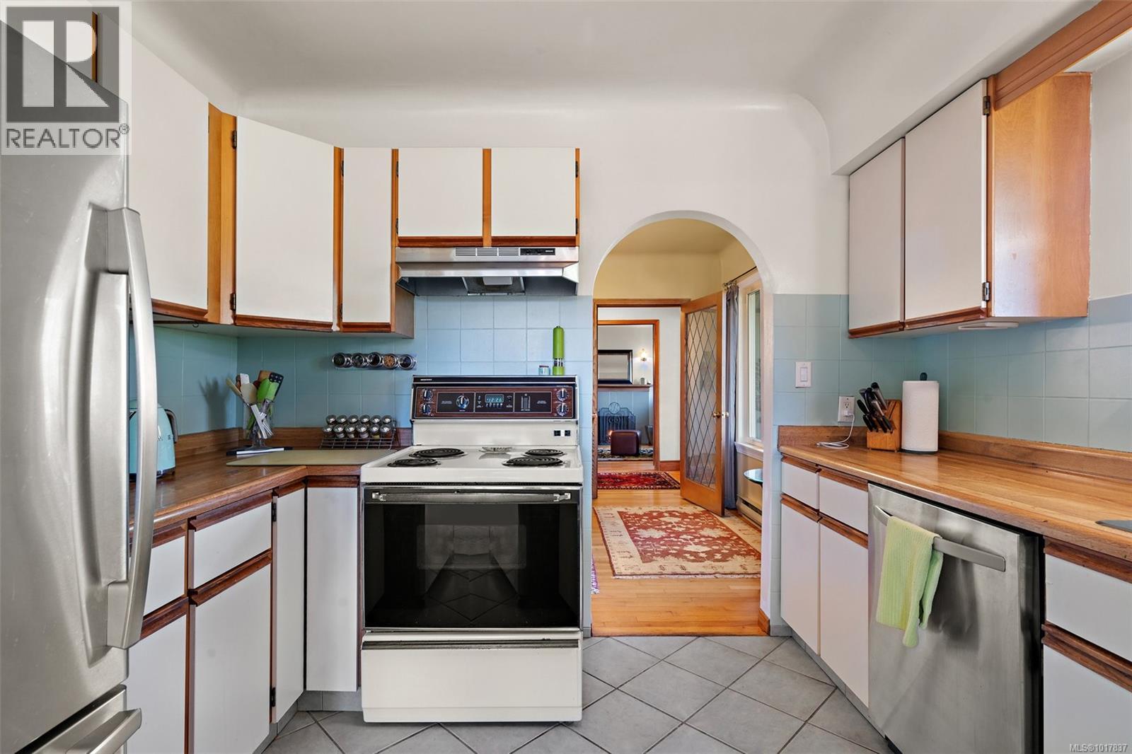  943 Selkirk Avenue, Esquimalt