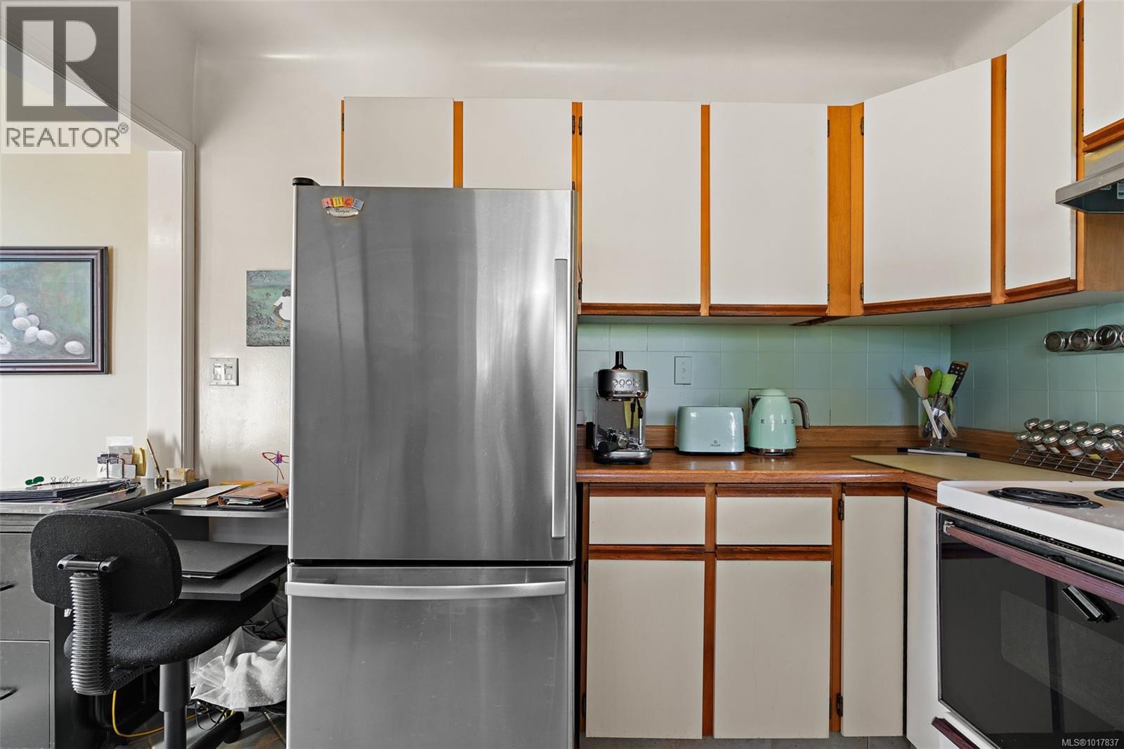  943 Selkirk Avenue, Esquimalt