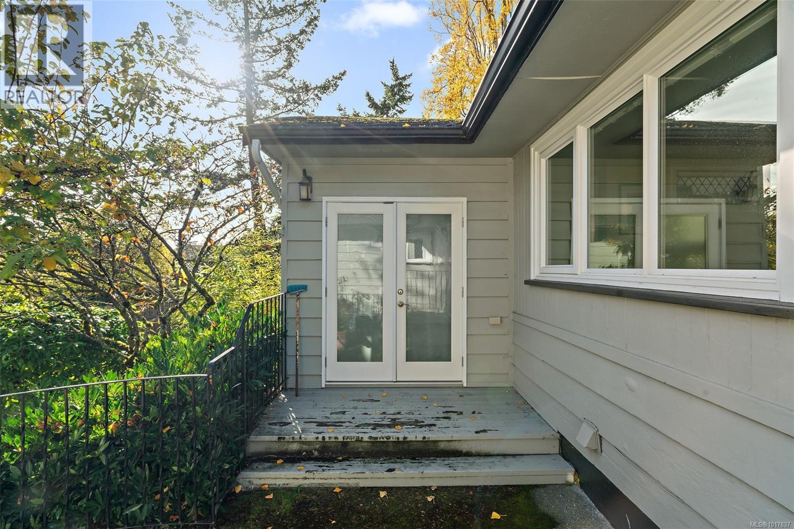  943 Selkirk Avenue, Esquimalt