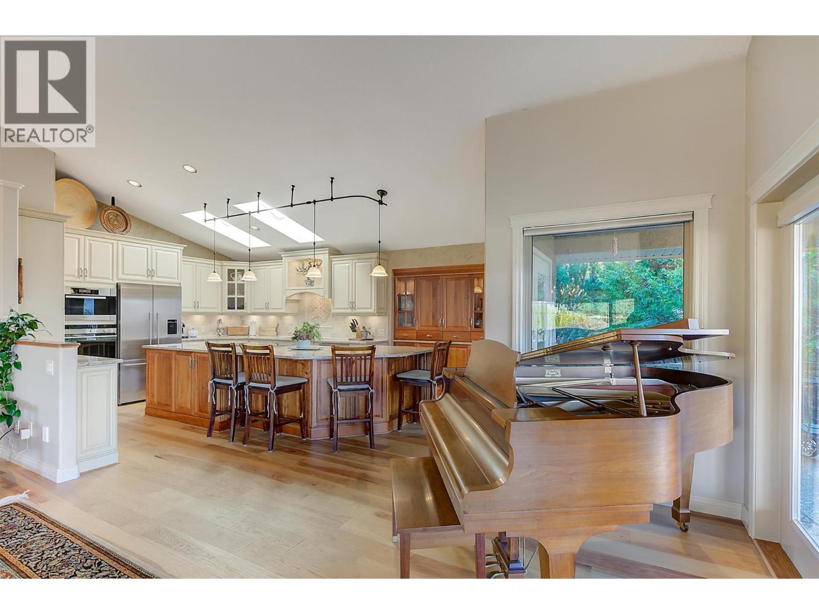  3275 Merlot Court, West Kelowna