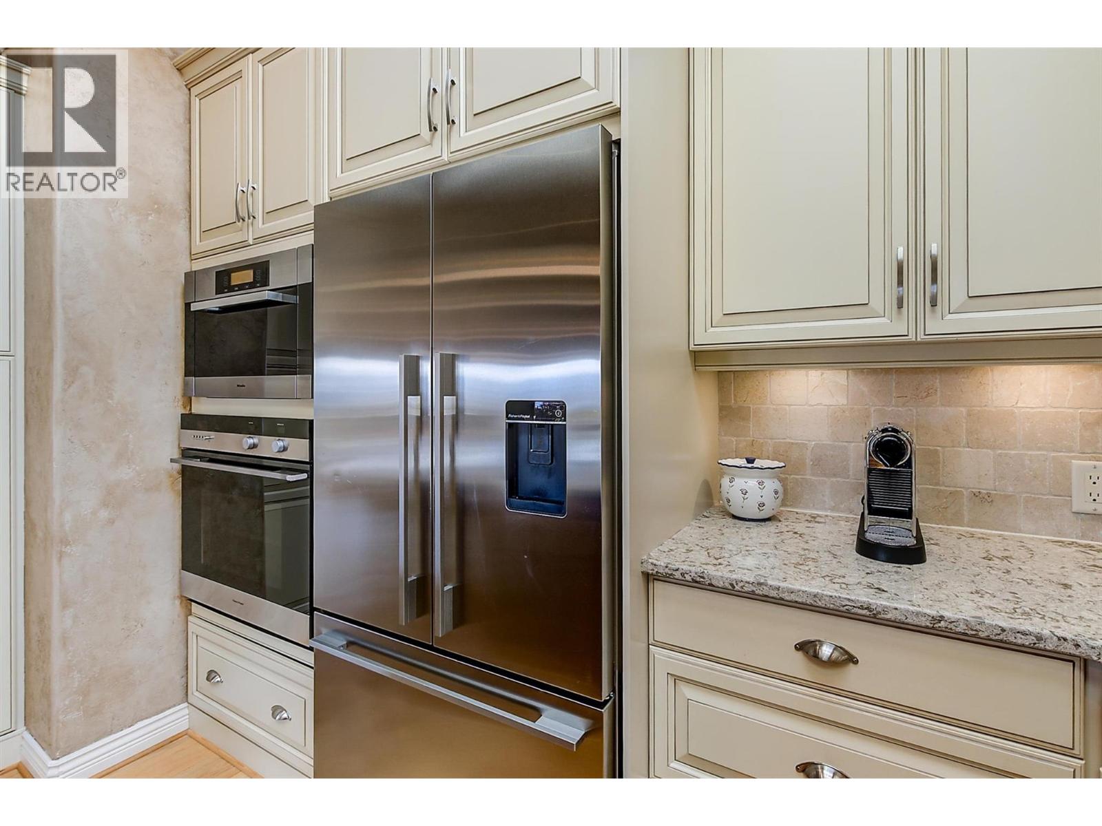  3275 Merlot Court, West Kelowna