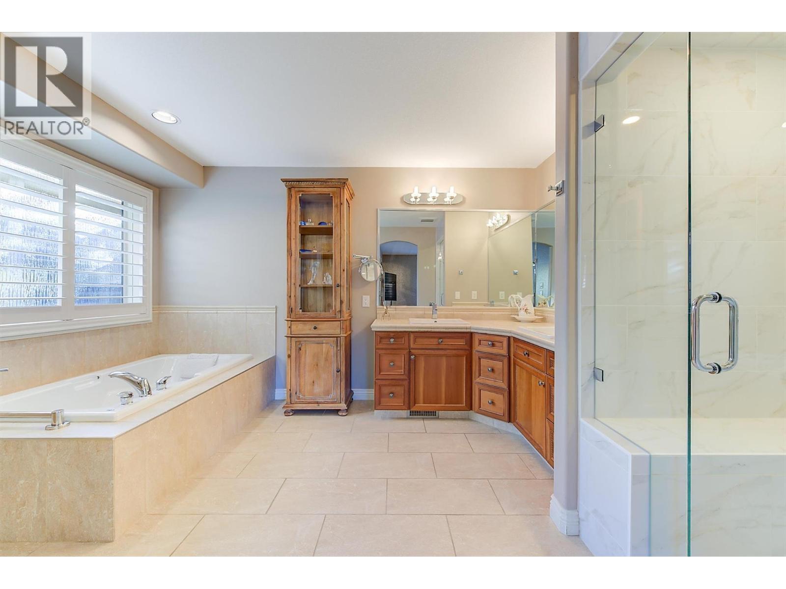  3275 Merlot Court, West Kelowna