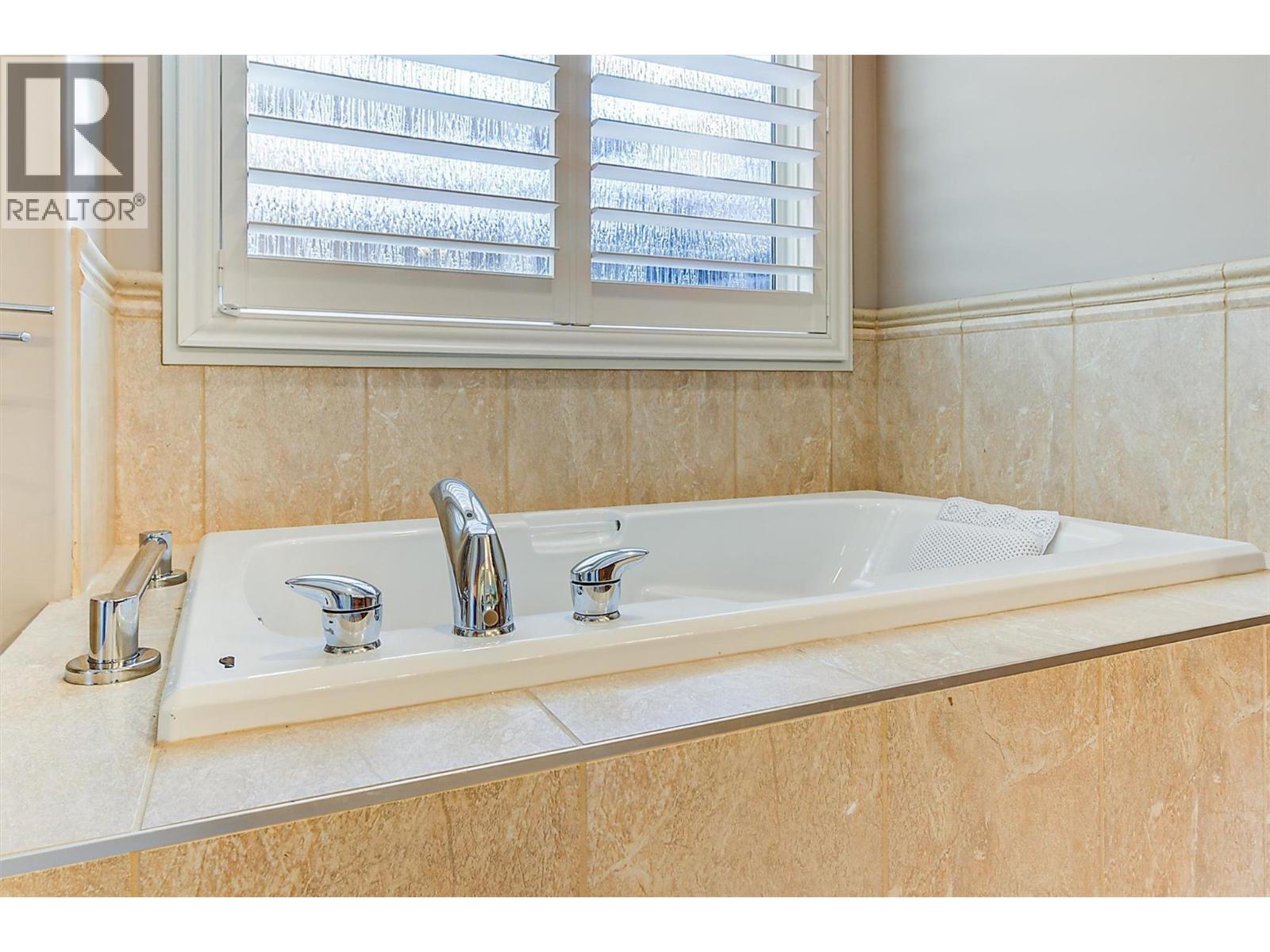  3275 Merlot Court, West Kelowna