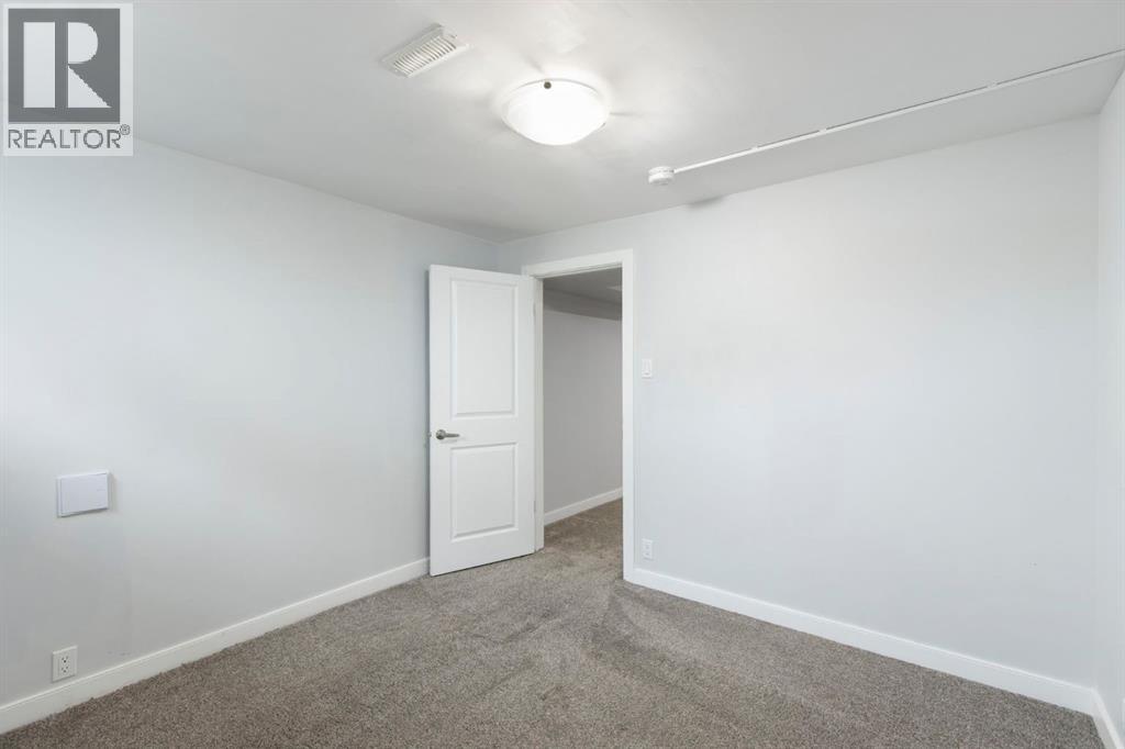 Single Family House Bungalow for Sale in  Thornbank Drive Thorncliffe Calgary 