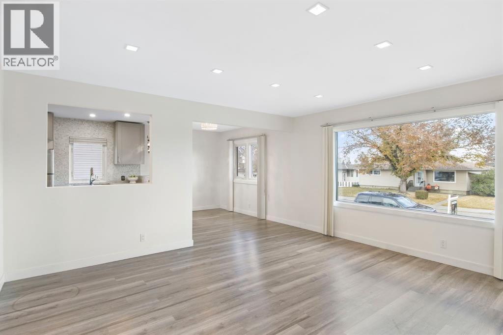 Single Family House Bungalow for Sale in  Thornbank Drive Thorncliffe Calgary 