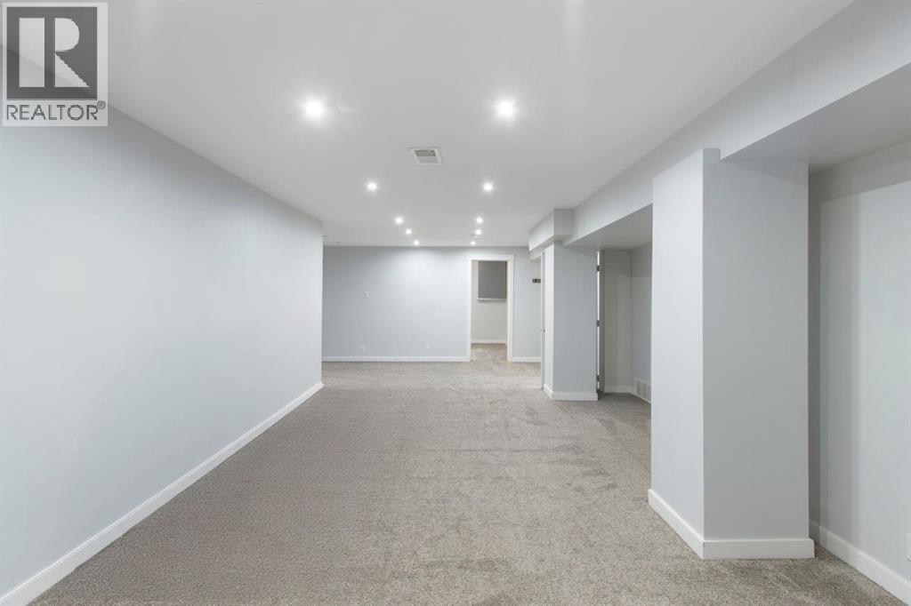 Single Family House Bungalow for Sale in  Thornbank Drive Thorncliffe Calgary 