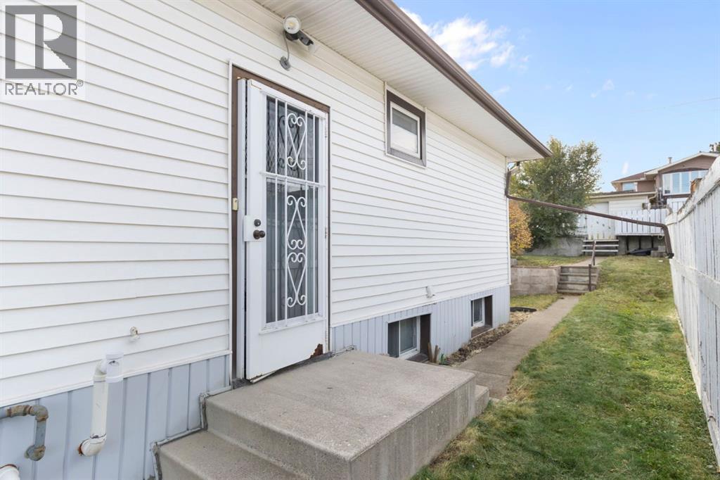 Single Family House Bungalow for Sale in  Thornbank Drive Thorncliffe Calgary 