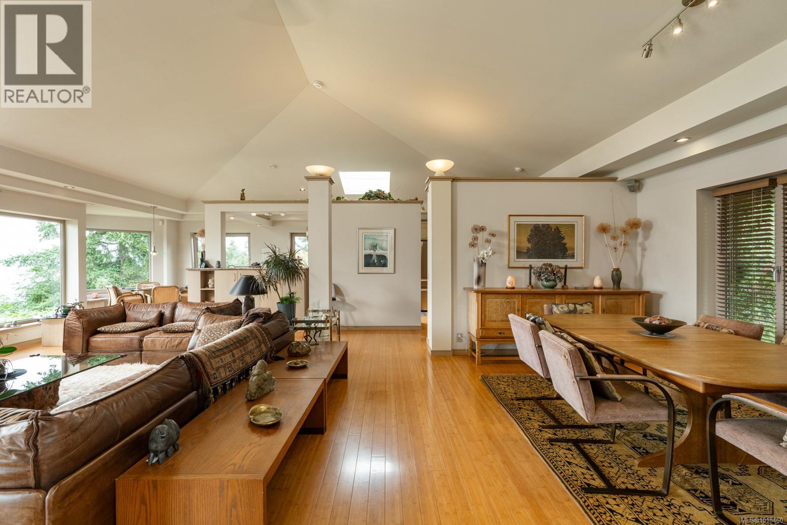 11406 Sycamore Dr, North Saanich