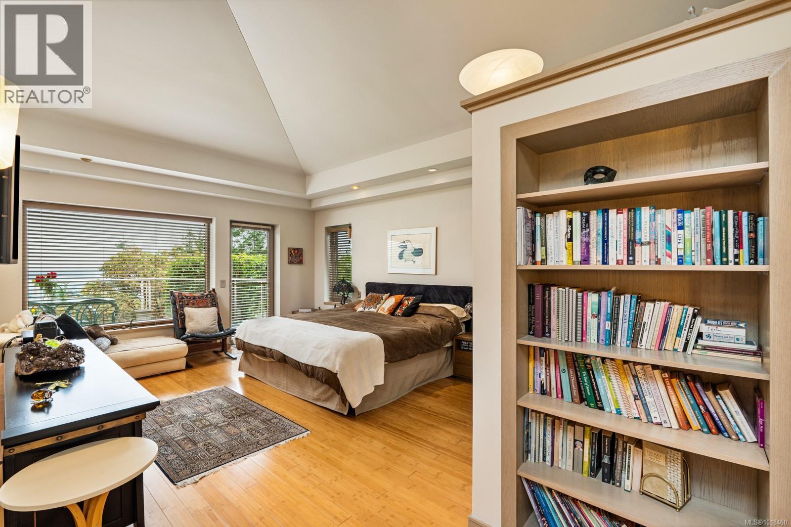 11406 Sycamore Dr, North Saanich