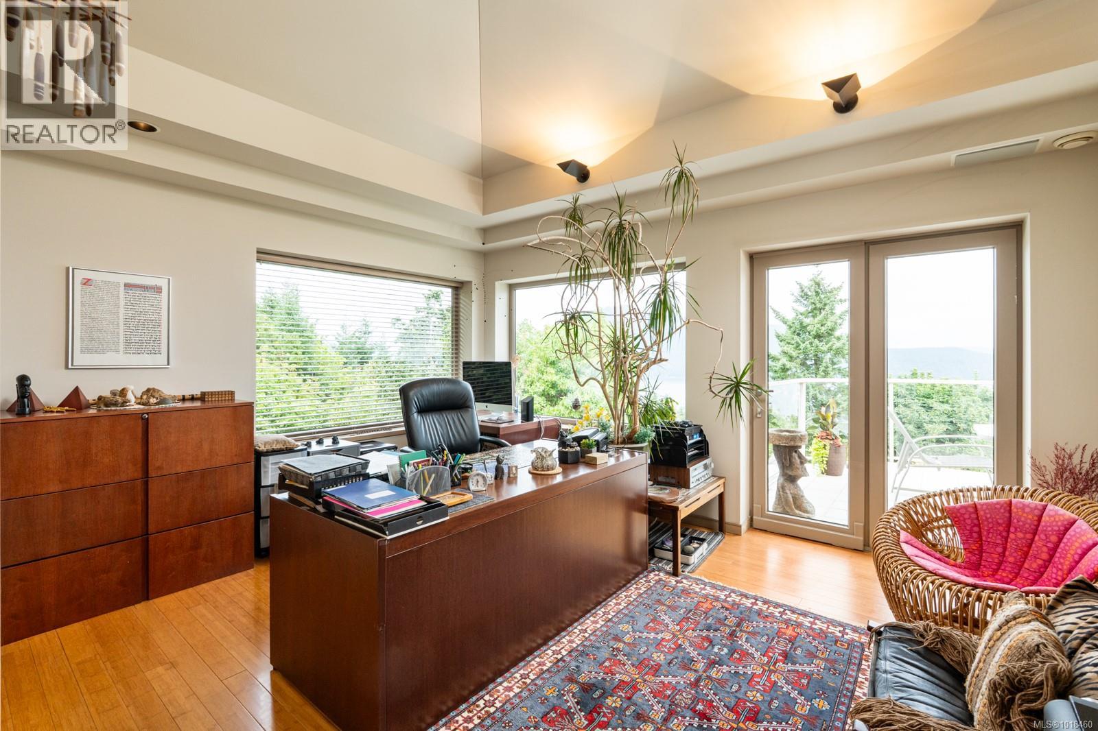 11406 Sycamore Dr, North Saanich