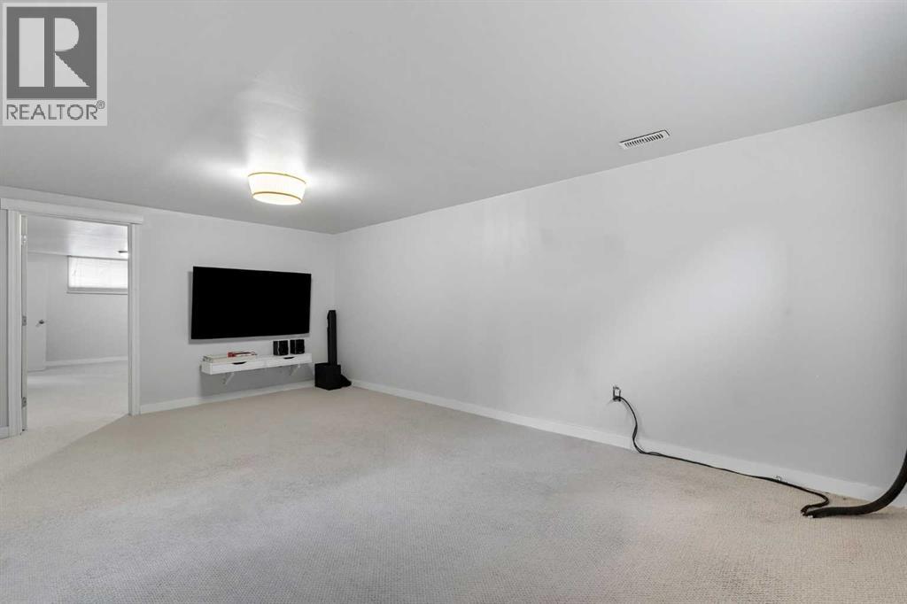 Single Family House Bungalow for Sale in  Worcester Drive SW Wildwood Calgary 