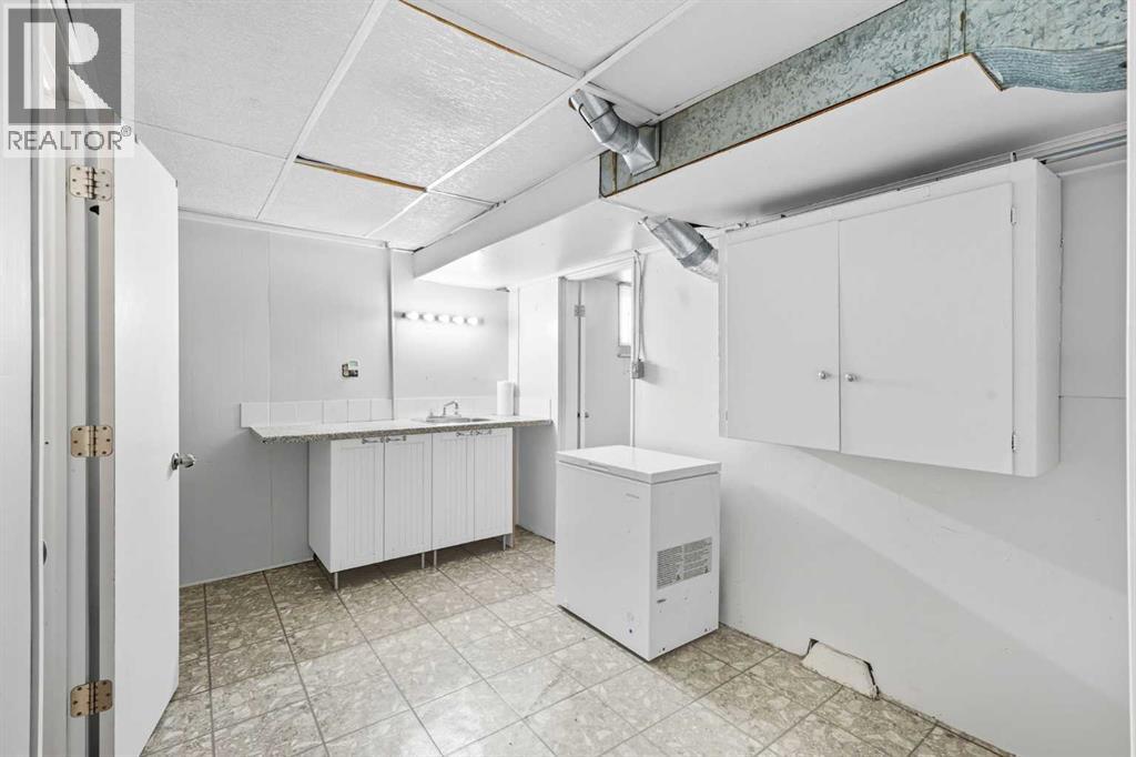 Single Family House Bungalow for Sale in  Worcester Drive SW Wildwood Calgary 