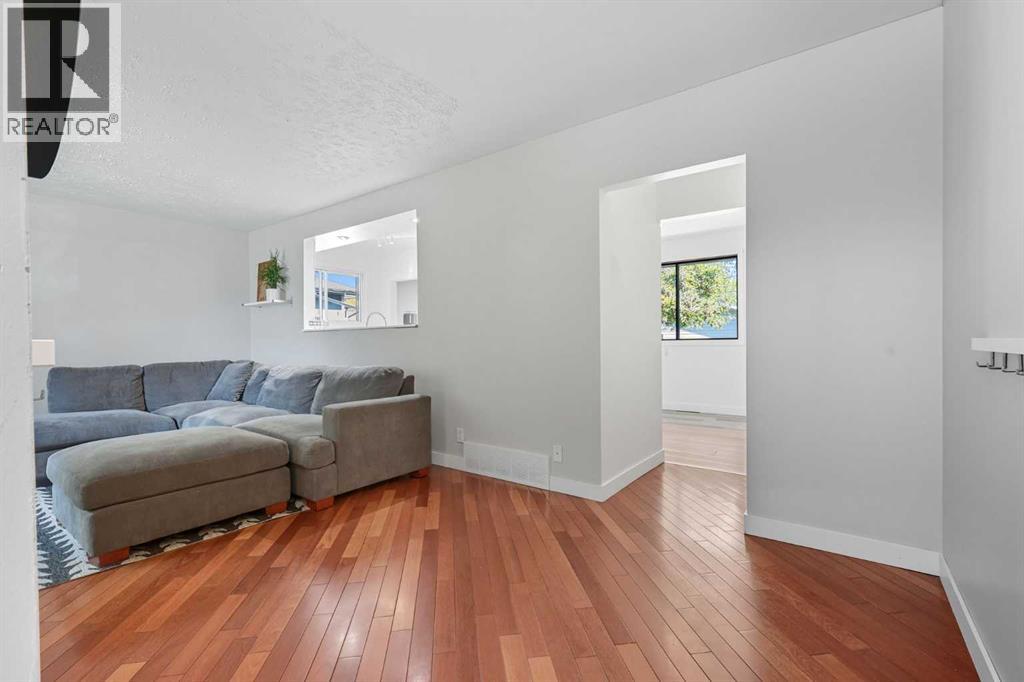 Single Family House Bungalow for Sale in  Worcester Drive SW Wildwood Calgary 