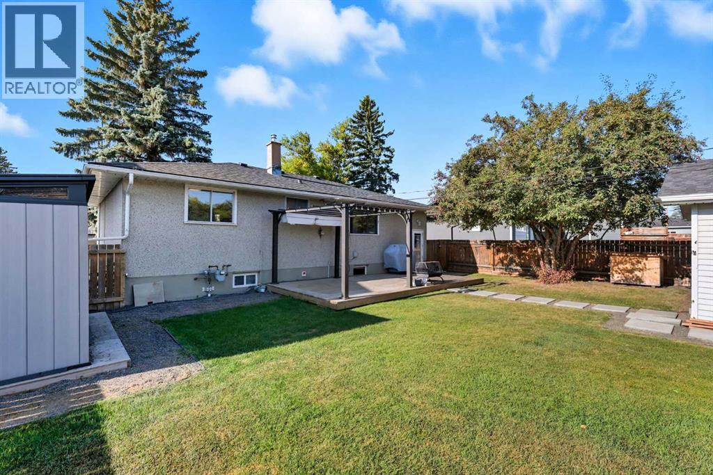 Single Family House Bungalow for Sale in  Worcester Drive SW Wildwood Calgary 