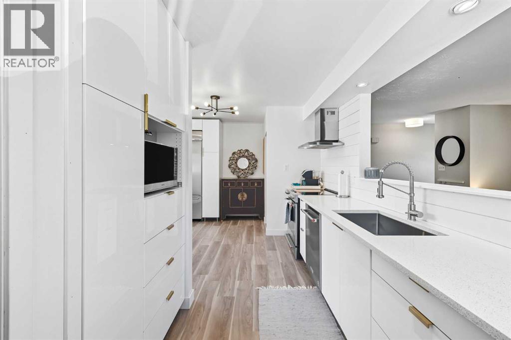 Single Family House Bungalow for Sale in  Worcester Drive SW Wildwood Calgary 