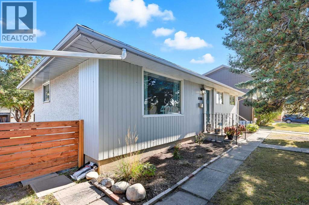 Single Family House Bungalow for Sale in  Worcester Drive SW Wildwood Calgary 