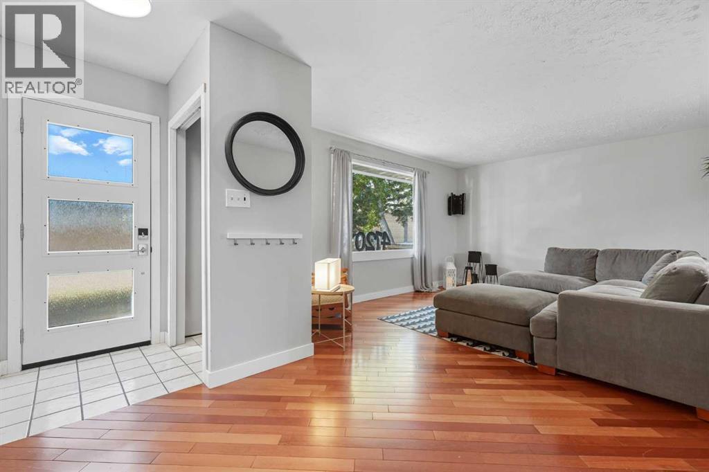 Single Family House Bungalow for Sale in  Worcester Drive SW Wildwood Calgary 