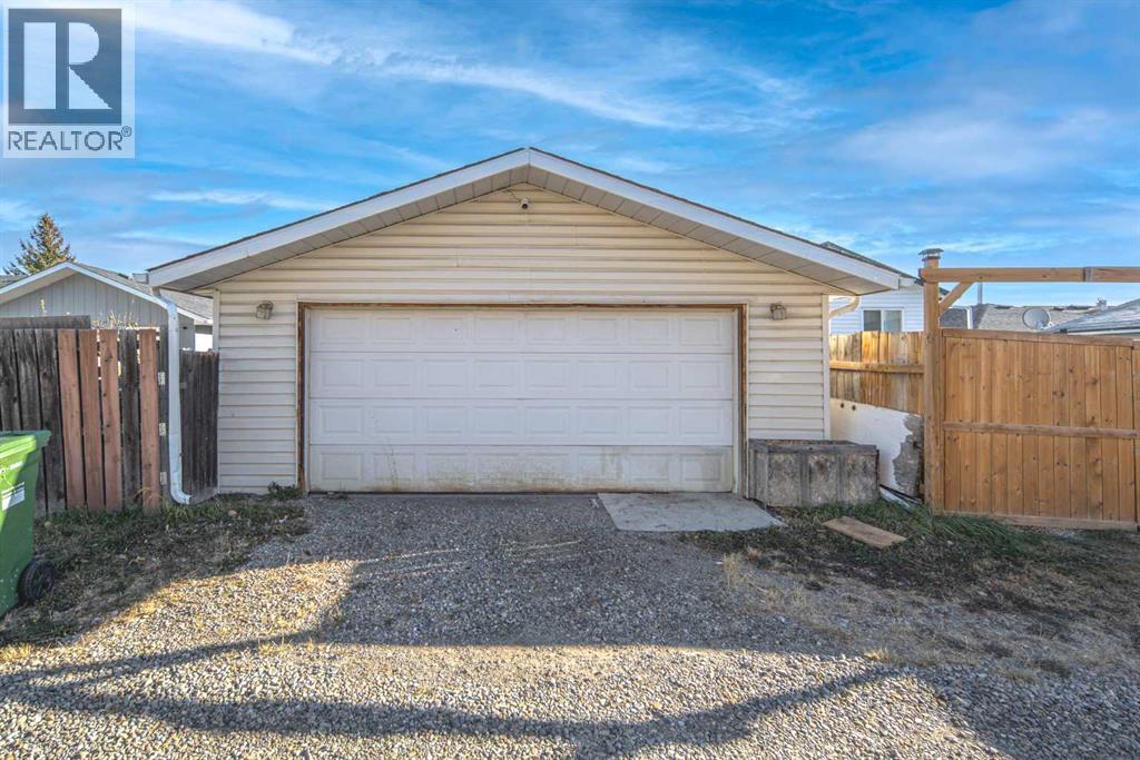 Single Family House Bungalow for Sale in  Shawmeadows Crescent SW Shawnessy Calgary 