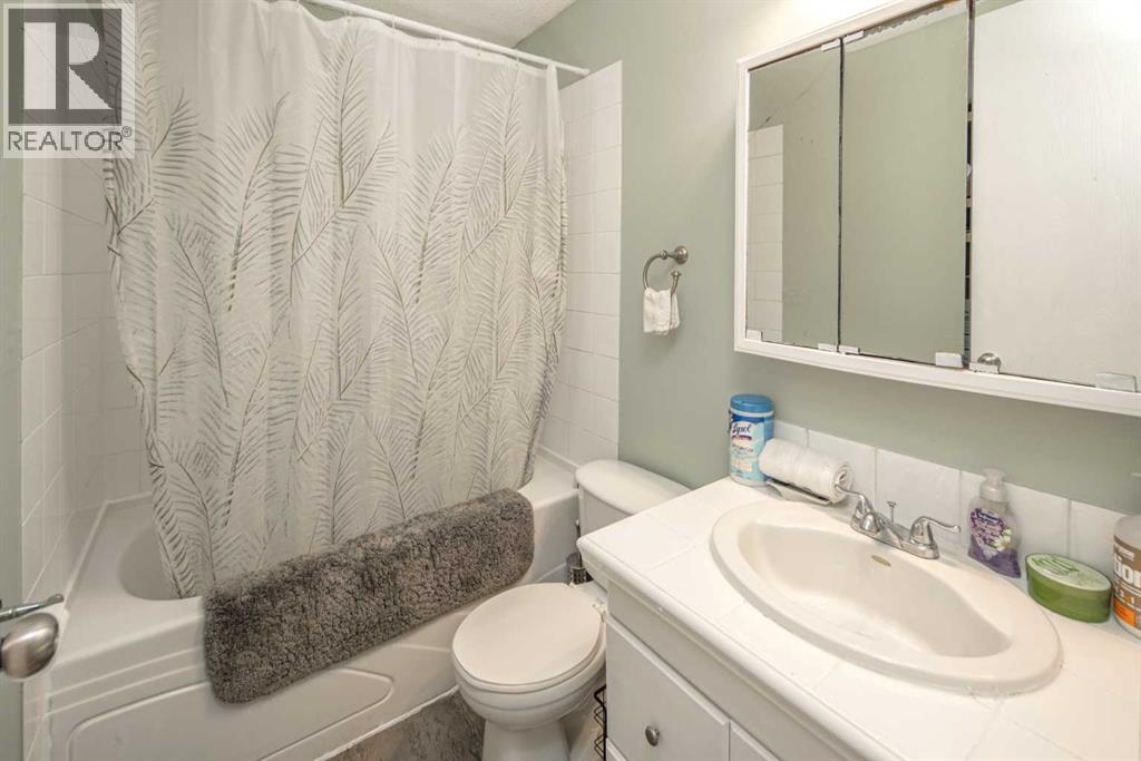 Single Family House Bungalow for Sale in  Shawmeadows Crescent SW Shawnessy Calgary 