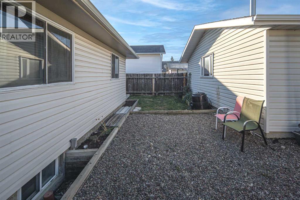 Single Family House Bungalow for Sale in  Shawmeadows Crescent SW Shawnessy Calgary 