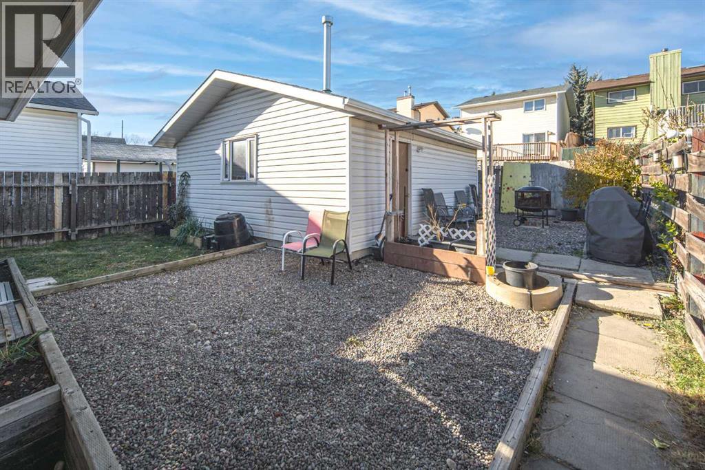 Single Family House Bungalow for Sale in  Shawmeadows Crescent SW Shawnessy Calgary 